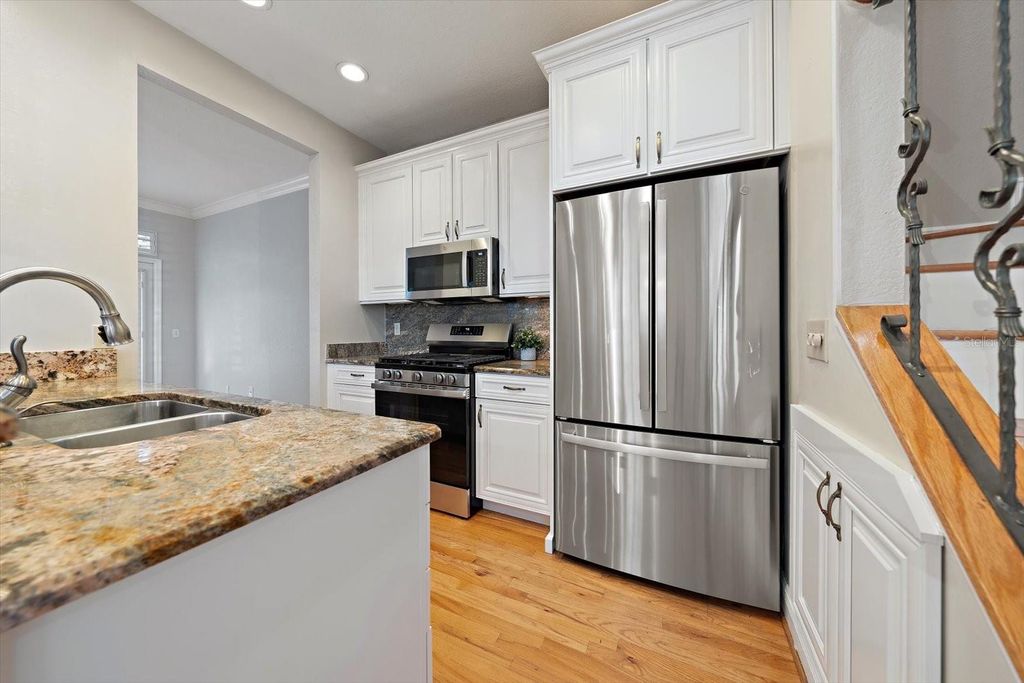 Image 10 of property listing at 2920 W EL PRADO BOULEVARD 13, Tampa, FL 33629