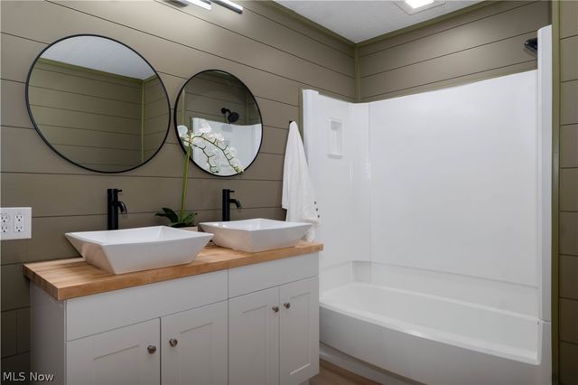 736 17th Street NE, Massillon, OH 44646