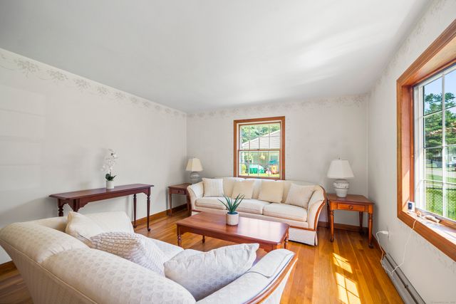 18 Glen Oak Drive, Enfield, CT 06082