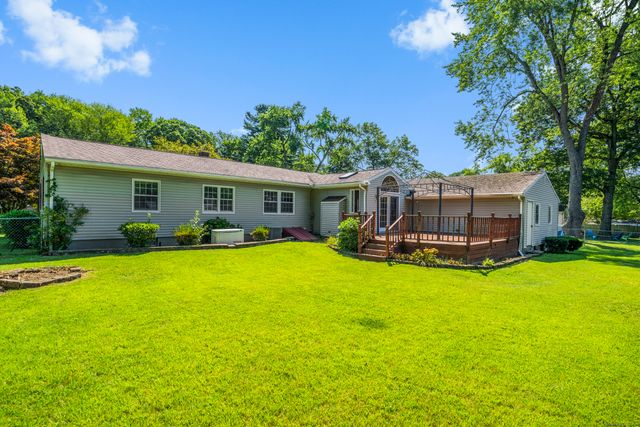 18 Glen Oak Drive, Enfield, CT 06082
