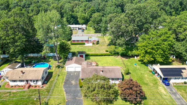 18 Glen Oak Drive, Enfield, CT 06082