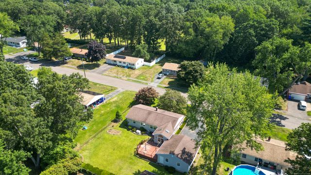 18 Glen Oak Drive, Enfield, CT 06082