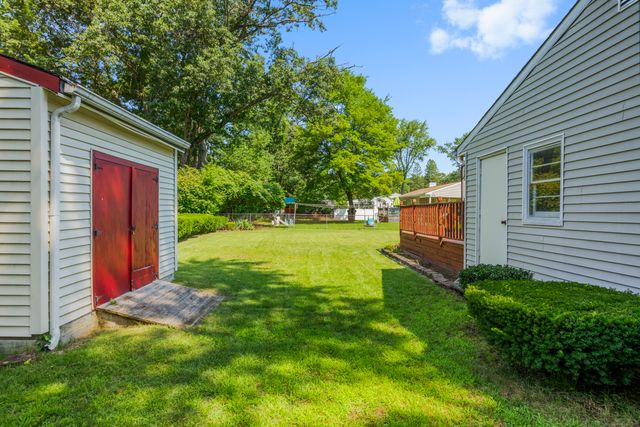 18 Glen Oak Drive, Enfield, CT 06082
