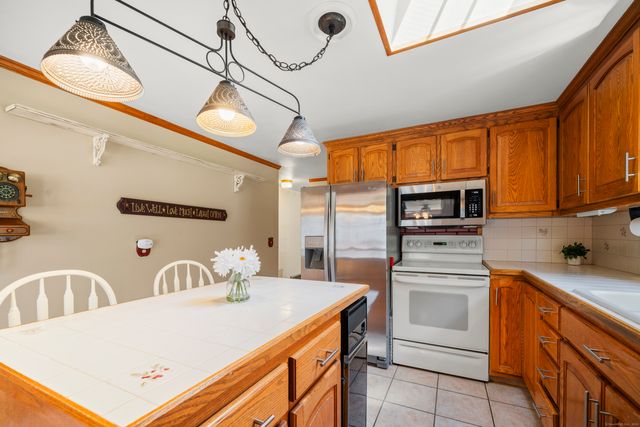 18 Glen Oak Drive, Enfield, CT 06082