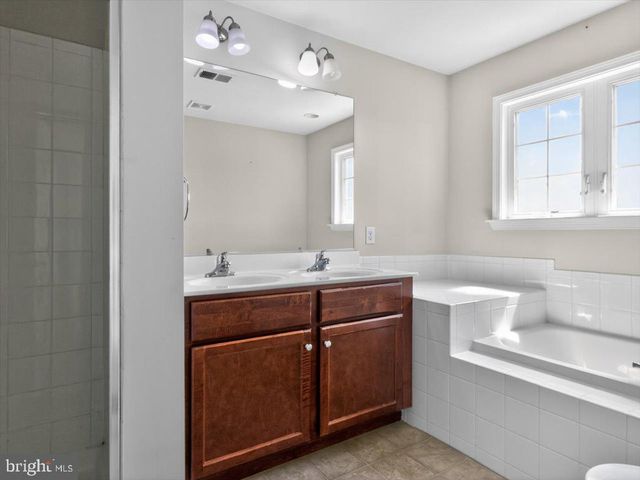 87 KENSINGTON TER, Martinsburg, WV 25405