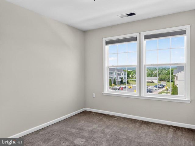 87 KENSINGTON TER, Martinsburg, WV 25405
