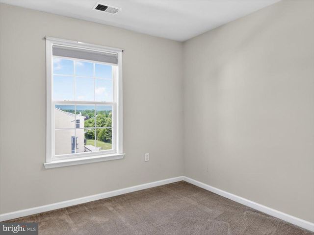 87 KENSINGTON TER, Martinsburg, WV 25405