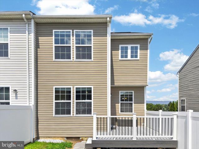 87 KENSINGTON TER, Martinsburg, WV 25405