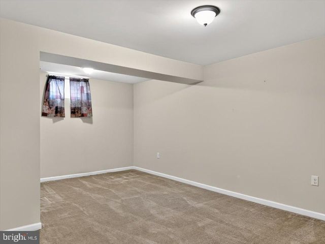 87 KENSINGTON TER, Martinsburg, WV 25405