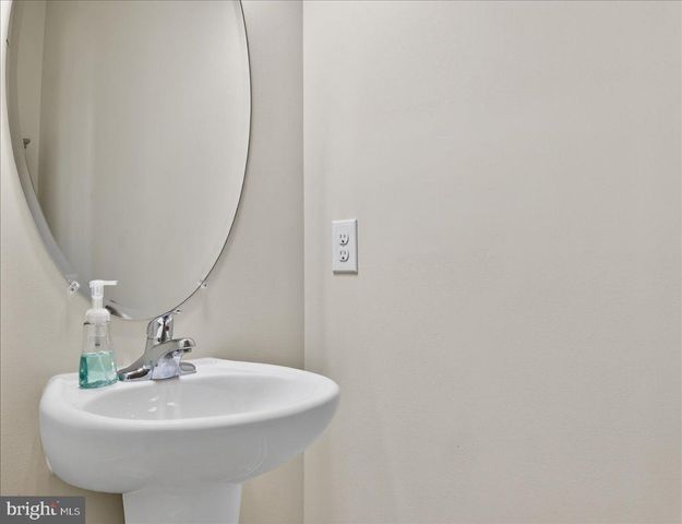 87 KENSINGTON TER, Martinsburg, WV 25405