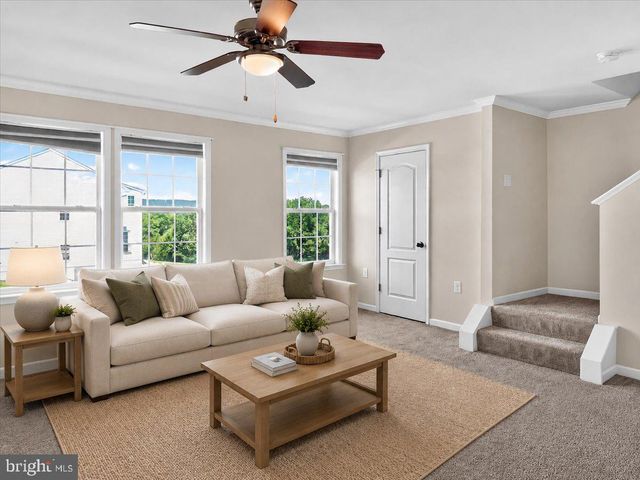 87 KENSINGTON TER, Martinsburg, WV 25405