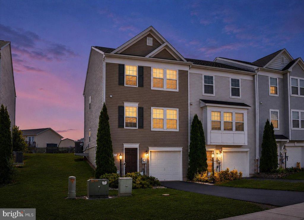 87 KENSINGTON TER, Martinsburg, WV 25405