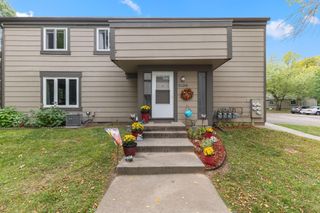 4812 Grenwich Way N, Oakdale, MN 55128