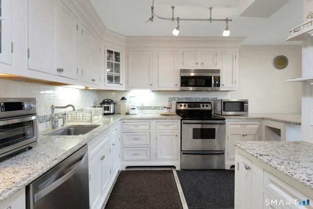 143 Hoyt Street 5L, Stamford, CT 06905