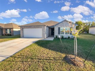 2215 Ridge Way, Chickasha, OK 73018