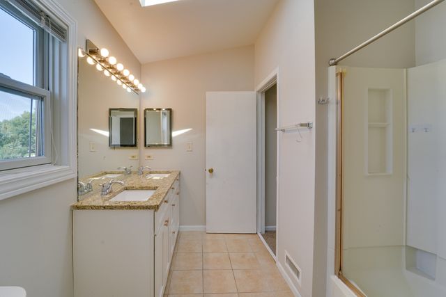 1008 Southbridge Lane, Schaumburg, IL 60194
