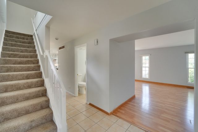 1008 Southbridge Lane, Schaumburg, IL 60194
