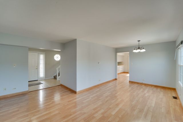 1008 Southbridge Lane, Schaumburg, IL 60194