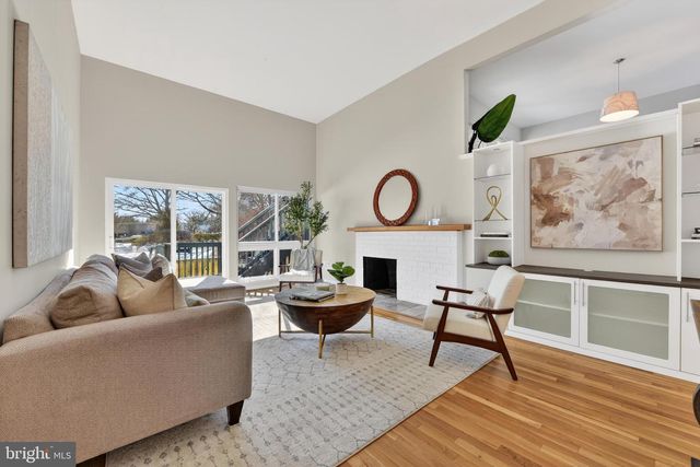 11560 LINKS DR, Reston, VA 20190