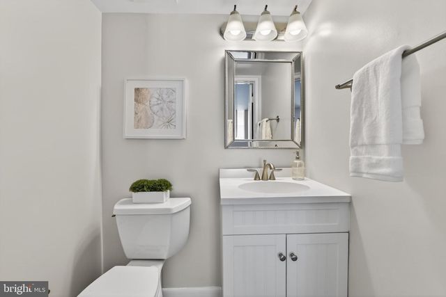 11560 LINKS DR, Reston, VA 20190