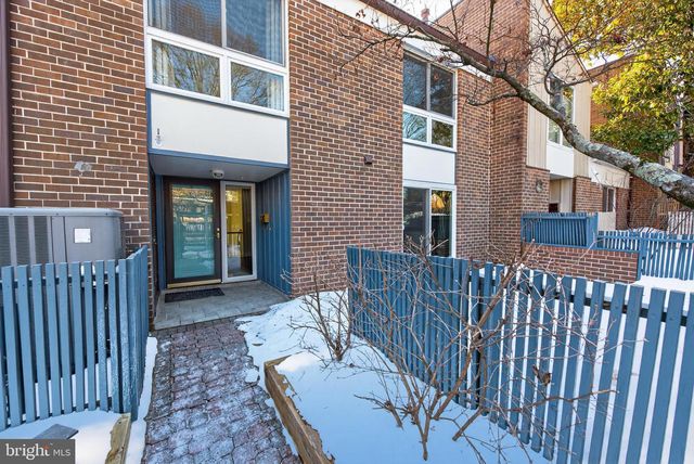 11560 LINKS DR, Reston, VA 20190