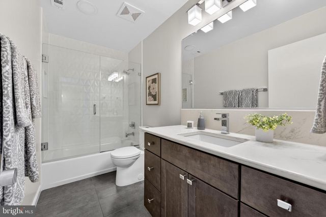 11560 LINKS DR, Reston, VA 20190