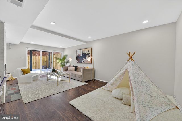 11560 LINKS DR, Reston, VA 20190