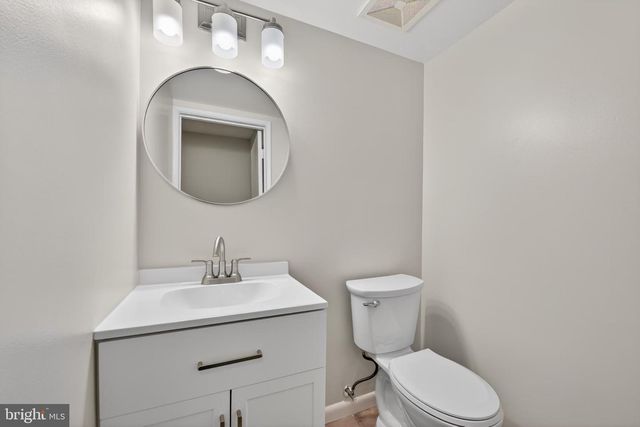 11560 LINKS DR, Reston, VA 20190