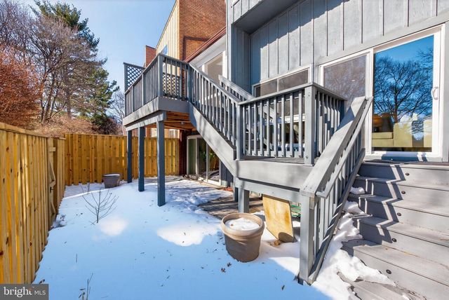 11560 LINKS DR, Reston, VA 20190