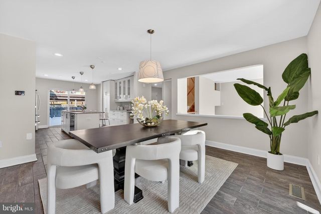 11560 LINKS DR, Reston, VA 20190