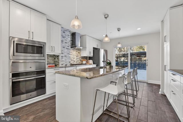 11560 LINKS DR, Reston, VA 20190