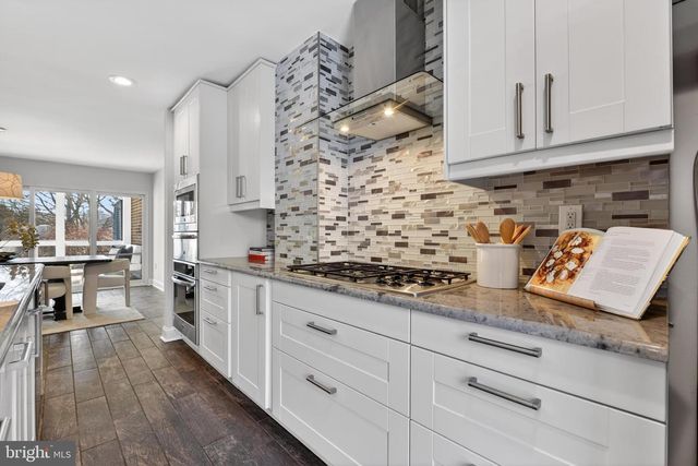 11560 LINKS DR, Reston, VA 20190