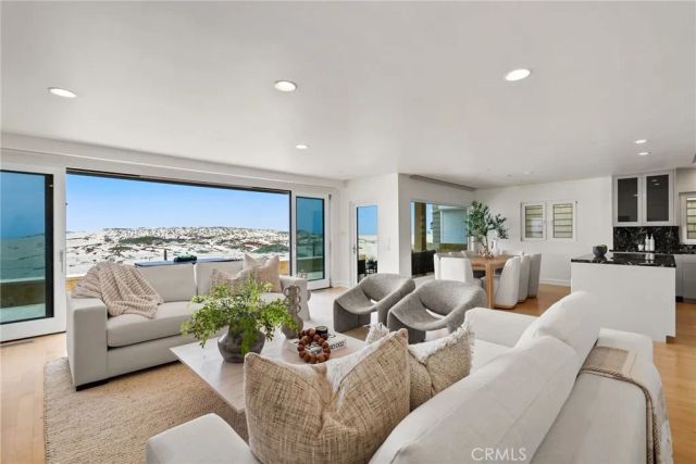 1554 E Oceanfront, Newport Beach, CA 92661