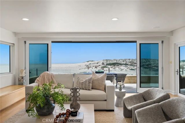 1554 E Oceanfront, Newport Beach, CA 92661