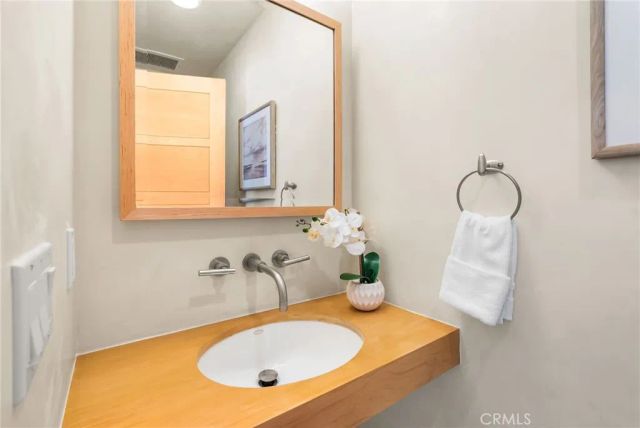 1554 E Oceanfront, Newport Beach, CA 92661