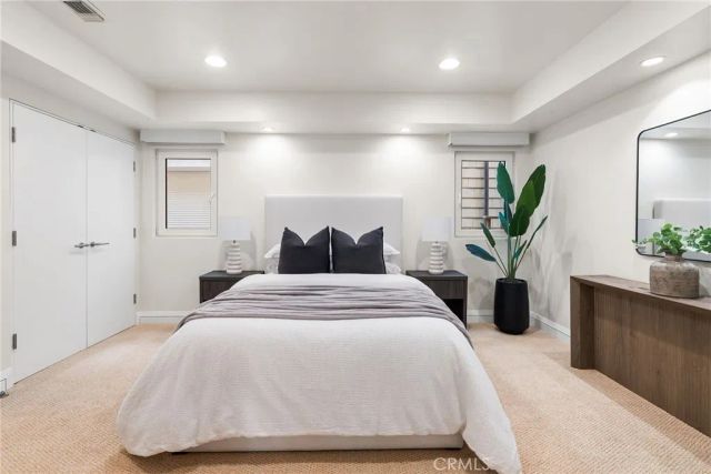 1554 E Oceanfront, Newport Beach, CA 92661