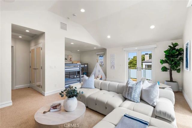 1554 E Oceanfront, Newport Beach, CA 92661