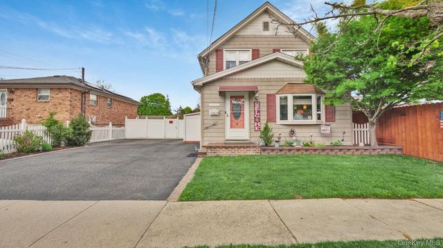 93 Grant Avenue, Farmingdale, NY 11735