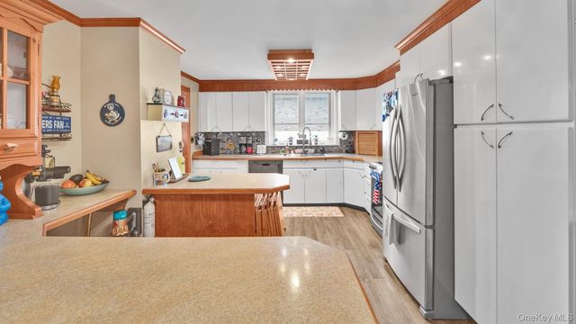 93 Grant Avenue, Farmingdale, NY 11735