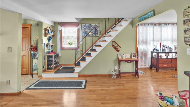 93 Grant Avenue, Farmingdale, NY 11735
