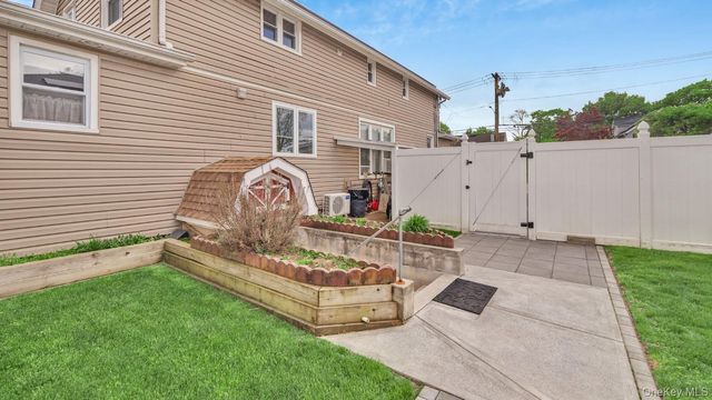 93 Grant Avenue, Farmingdale, NY 11735