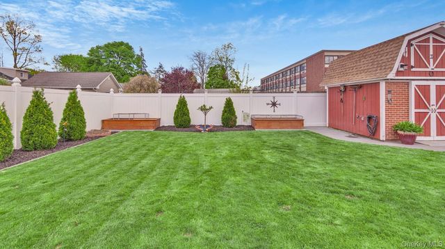 93 Grant Avenue, Farmingdale, NY 11735