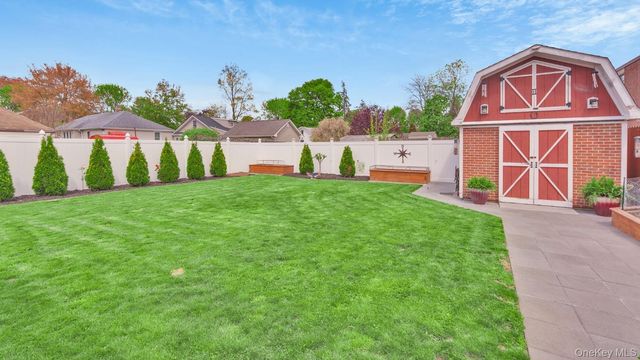 93 Grant Avenue, Farmingdale, NY 11735