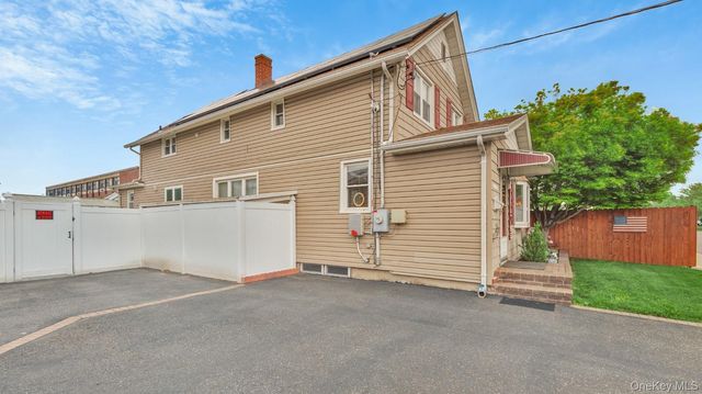 93 Grant Avenue, Farmingdale, NY 11735
