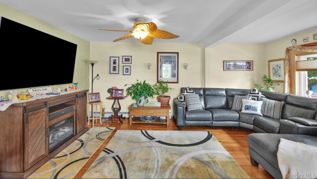 93 Grant Avenue, Farmingdale, NY 11735