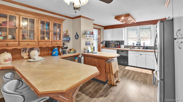 93 Grant Avenue, Farmingdale, NY 11735