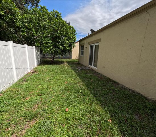 1211 SW 84th Ter 1211, Pembroke Pines, FL 33025