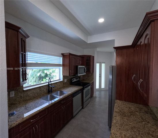 1211 SW 84th Ter 1211, Pembroke Pines, FL 33025