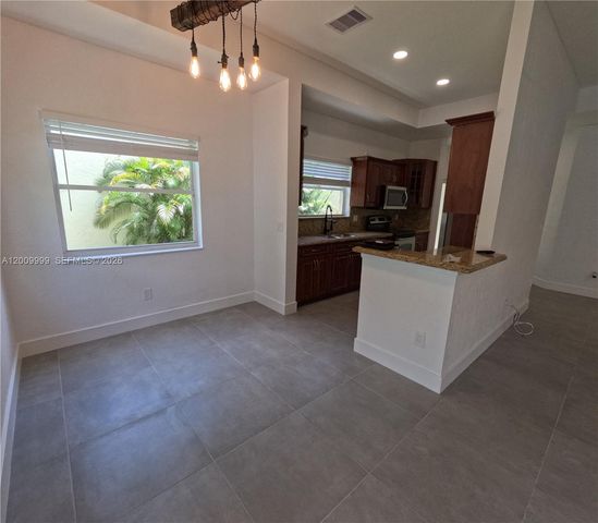 1211 SW 84th Ter 1211, Pembroke Pines, FL 33025