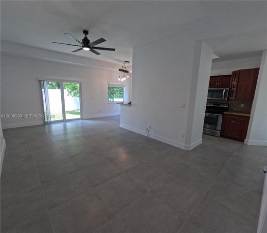 1211 SW 84th Ter 1211, Pembroke Pines, FL 33025